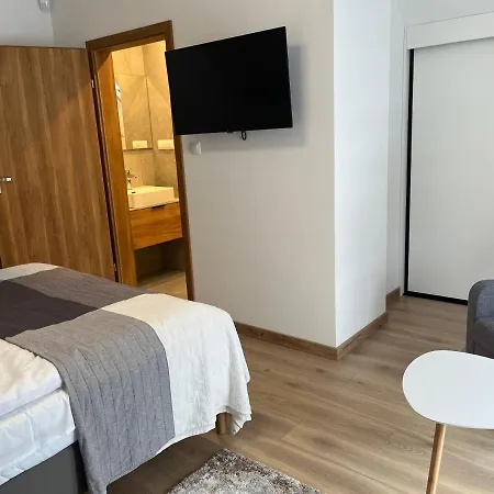 Nad Stawem Nyaraló Krynica Zdrój