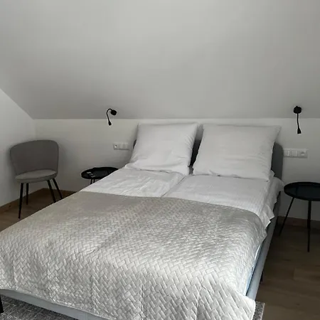 度假居 Nad Stawem 克雷尼察