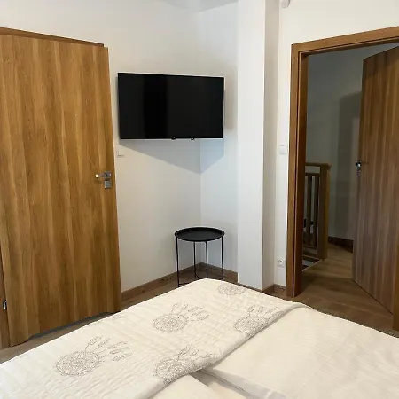 度假居 Nad Stawem 克雷尼察